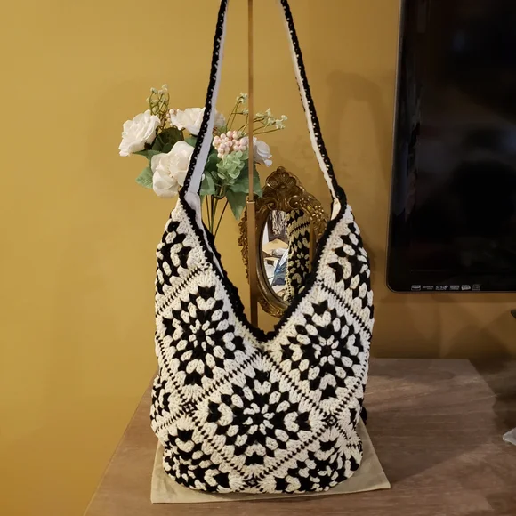NEW! Crochet Boho Shoulder Bag (Black & White) - Picture 7 of 9